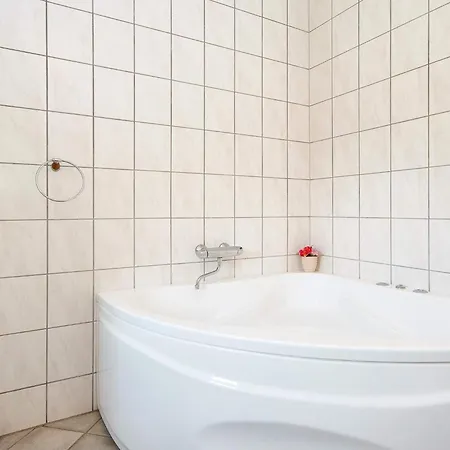 Raade Iii Holiday home Arosund