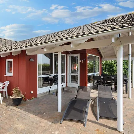 Raade Iii Holiday home Arosund